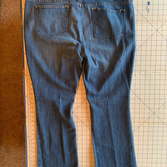 Women’s Plus size 18 Old Navy regular fit Diva blue jean long pants (P106) - Picture 2 of 6